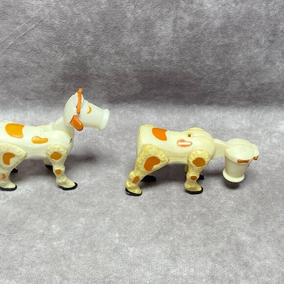 Vintage Fisher Price Moo Cow Toys Plastic Figurines Made In Hong Kong Damaged - Picture 2 of 6